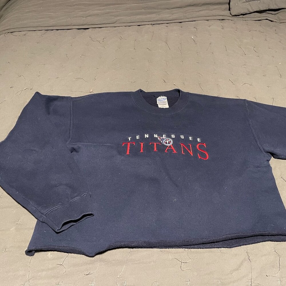 Vintage NFL Tennessee Titans Sweatshirt (cropped)